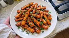 Honey-roasted carrots with thyme and parsley – an easy, glossy side for any roast